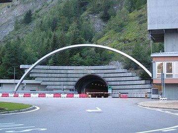 03 24白山隧道图片